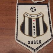 Stara sportska zastavica - FK Partizan   Susek