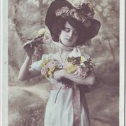 Razglednica čestitka "Dama sa šeširom" 1910/20