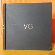 VG - dvojezični katalog s umjetničkim fotografijama