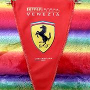 Zastavica srednja Ferrari