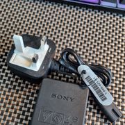 SONY adapter punjač AC-UB10D USB 5V, za foto, u paketu UK priključak