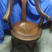 Brijačka stolica iz serije "Veli misto"