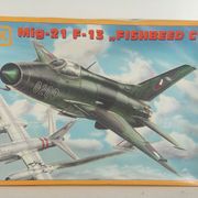 Maketa aviona avion MiG-21 F-13
