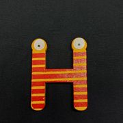 Drveno slovo s magnetom (za hladnjak) H