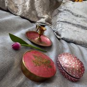 Lijepi lot-mesing pink svijecnjak, kutija s poklopcem, tulipan, kutija jaje