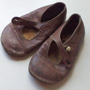 Antikne dječje kožne papučice