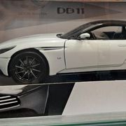 Metalni gotovi model maketa automobil Aston Martin 1/24 1:24