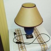 Noćna lampa s keramičkim tijelom i okruglim papirnatim sjenilom
