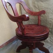 Stara brijačka masivna stolica u odličnom stanju