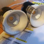 2 nekorištene  ugradbene  jake LED lampe