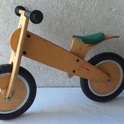Dječji drveni bicikl