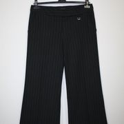 Sisley hlače tamno sive boje/bijele pruge, vel. 42/44