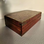 Drvena kutija sa intarziom od mesinga☆