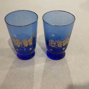 Dvije staklene čaše - ukrašene