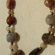 Vintage ogrlica s poludragim kamenjem