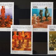 W39: Gvineja (1997), Šah, stilizirane figure, komplet (MNH)