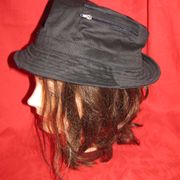 Kapa - šešir. Crni za dva đepa. ULTRA