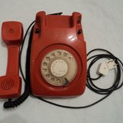 Crveni Iskra telefon