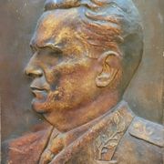 Josip Broz Tito - reljef u iverici