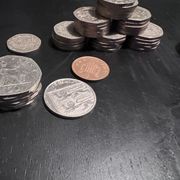 Lot kovanica Engleske funte i pence, pogledati slike, 40.31