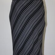 Laura Clement suknja crno-bijele boje, vel. 40