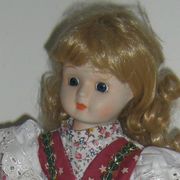 Lutka vintage u novoj  haljini narodne nošnje
