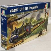 Maketa  helikoptera helikopter UH-1 1/72 1:72