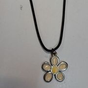 Ogrlica - Lančić cvijet margarita - krem