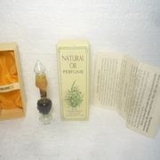 Natural  oil  perfume predivna  staklena bocica ručni rad