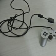 Playstation 2 orginal silver joystick,izvana top stanje,konzola ga ne prepo