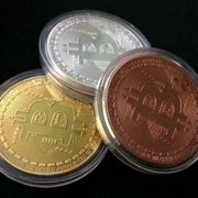 Bitcoin Coin Zlatni Srebrni Brončani kolekcionarski novčić .