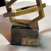 Stara brončana nagrada INA za 30 godina ~od 1 eura~