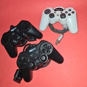 Playstation 2 - 3 joysticka