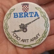 032 Berta CRO ART ARMY- koristeno kao prsna oznaka