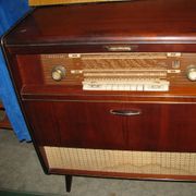 Radio - gramofon RIZ 634 UKV. Jugoslavija. SAND