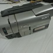 Sony kamera trv66e,pali se i radi,punjac ostavljam sebi za buduce probe,sve