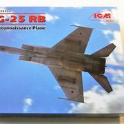 Maketa aviona avion MiG-25 RB 1/72 1:72