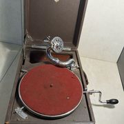 Antiq gramafon na navijanje