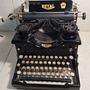 Vrhunska antiq pisača mašina ROYAL