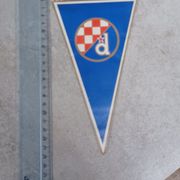 Dinamo zastavica iz 1982g sa značkom.
