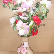 Vaza sa umjetnim cvijećem